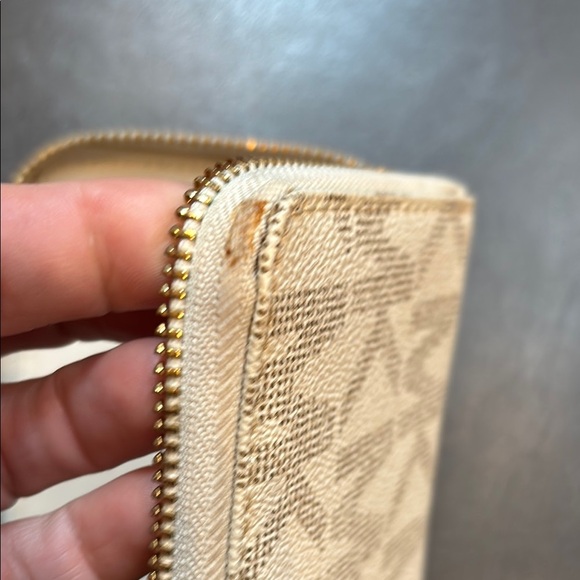 Michael Kors wallet - Picture 4 of 11